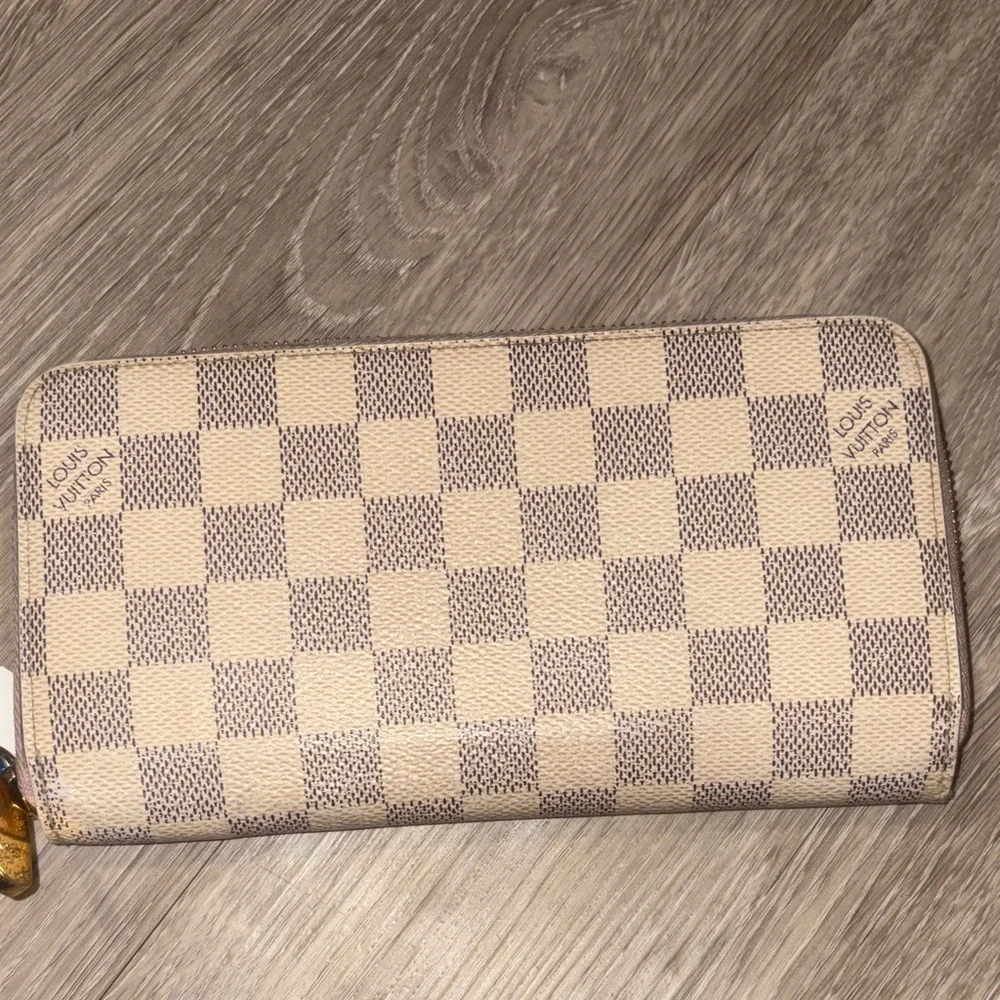 Louis  Vuitton Damier Azur Zippy Wallet
